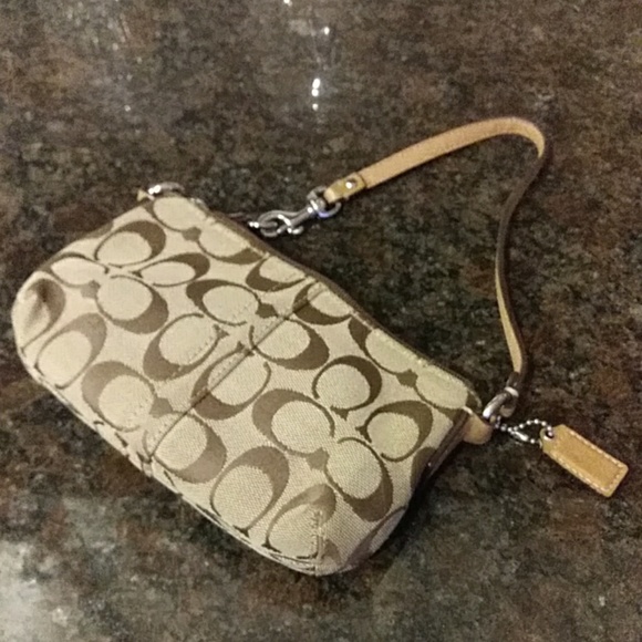 Coach Handbags - Coach Wristlet